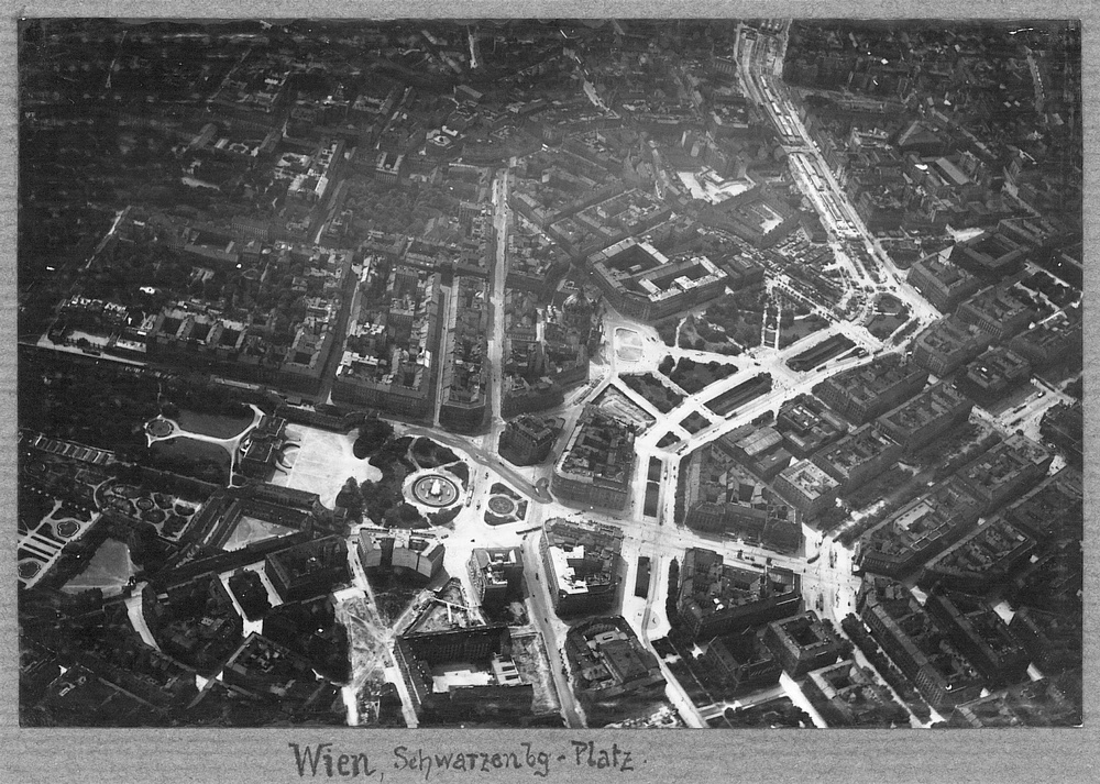 alte Ansicht des Schwarzenbergplatzes in Wien mit Haus der Industrie