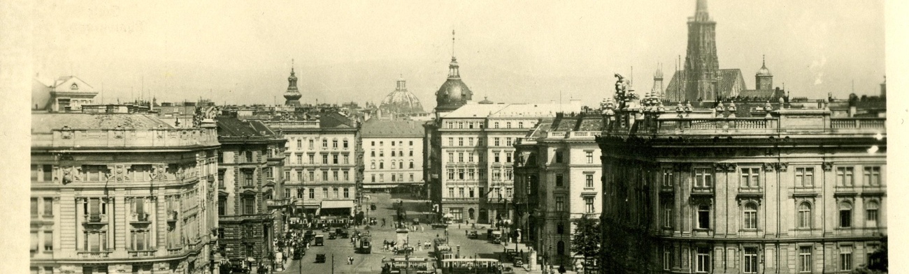 alte Ansicht vom Schwarzenbergplatz mit Haus der Industrie rechts