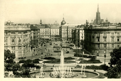 alte Ansicht vom Schwarzenbergplatz mit Haus der Industrie rechts